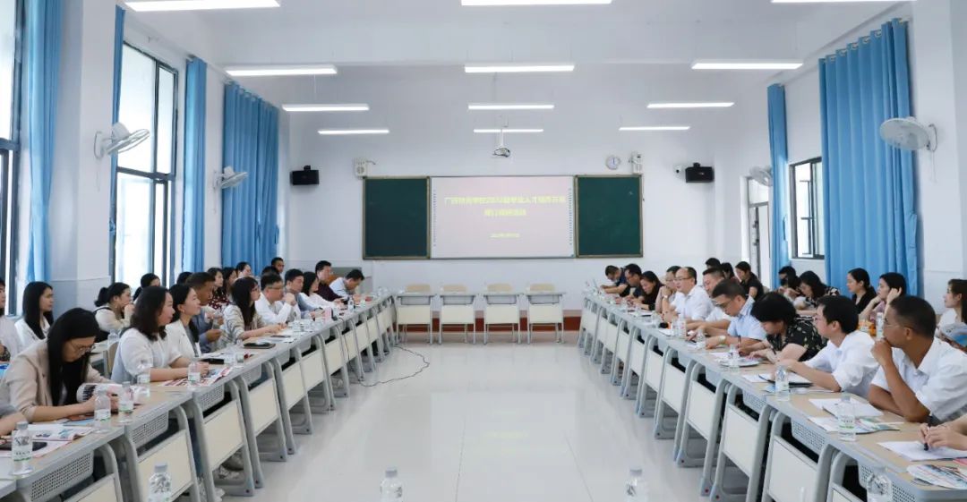 我校迎接兄弟学校来校参观交流